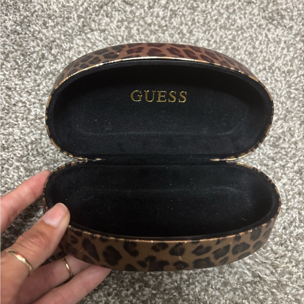 Guess Leopard Print Accessory Box - Picture 3 of 3